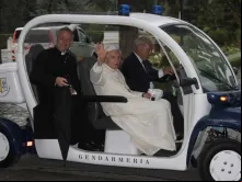 Papa Emérito Bento XVI com Dom Georg Gänswein em 2015.