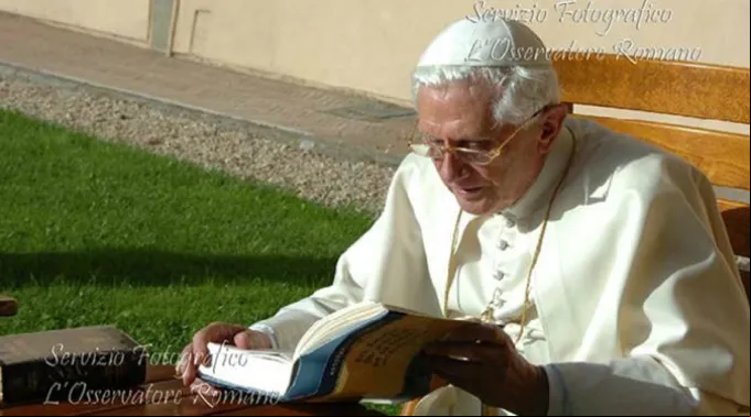 Benedicto_XVI_Osservatore_Romano.jpg ?? 