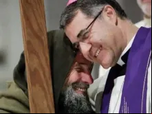 Dom Corrado Lorefice com o irmão Biagio Conte