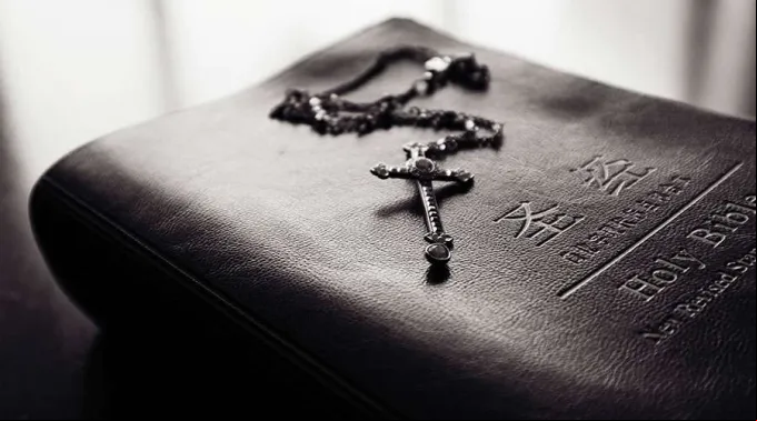 Biblia_Unsplash_261120.jpg ?? 