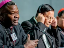 Dom Bafouakouahou durante a coletiva de imprensa.