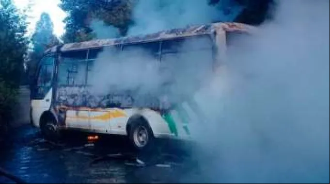 BusQuemadoAraucania_Twitter_mujeraraucania_101117.jpg ?? 