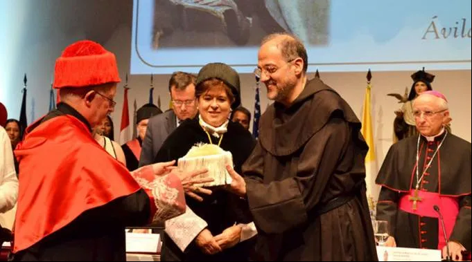 CardCanizaresentregaDoctoradoCannistra_CongresoInteruniversitarioSantaTEresa_04082015.jpg ?? 
