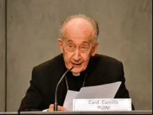 Cardeal Camillo Ruini na apresentação dos Prêmios Ratzinger na Sala de Imprensa do Vaticano