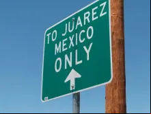 Sinalização de trânsito na estrada em direção a Ciudad Juárez.