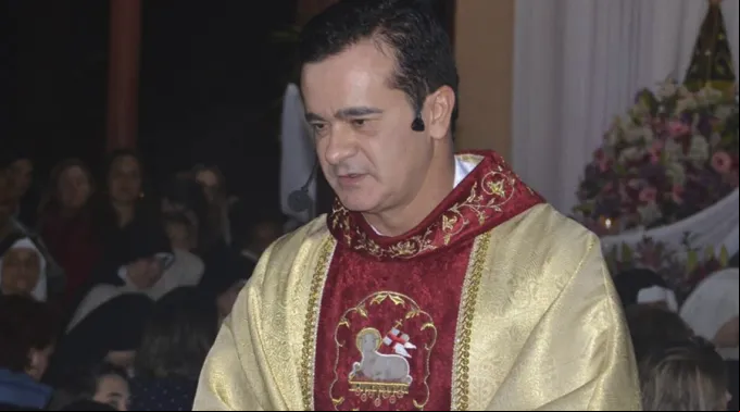 CasoErnaniMaia_FacebookComunidadeSantissimaTrindade.jpg ?? 