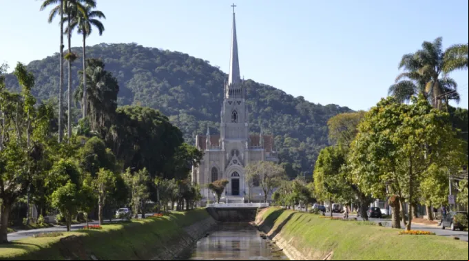Catedral-Petropolis_Natalia-Zimbrao.jpg ?? 