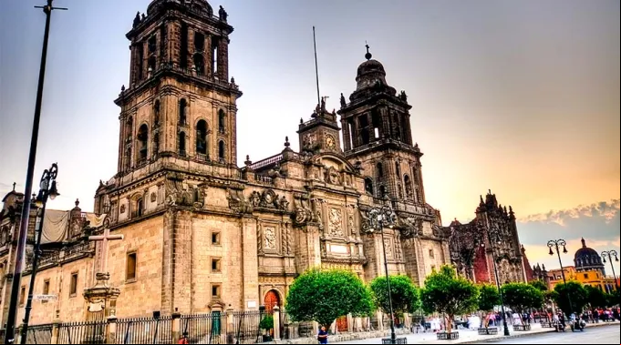 CatedralCDMX_FranciscoDiez_Wikipedia_210617.jpg ?? 