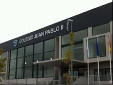 Fachada do Colégio João Paulo II de Alcorcón, Madri (Espanha).