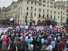 #ConMisHijosNoTeMetas: O evento multitudinário na Praça San Martín e nas ruas próximas.