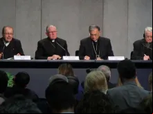 Dom Solmi, Dom Coleridge, Dom Fouad Twal e Pe. Federico Lombardi na coletiva de imprensa hoje. Foto Bohumil Petrík