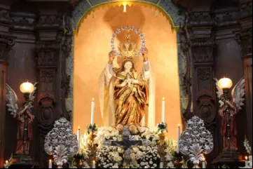 CoroacaoPontificiaNossaSenhoradoAmorDivino_FacebookParoquiaCorreas.jpg