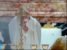 Papa Francisco celebra missa no Vaticano.