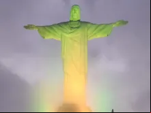 Cristo Redentor iluminado em homenagem a Pelé