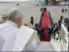Para se despede no aeroporto de Atenas