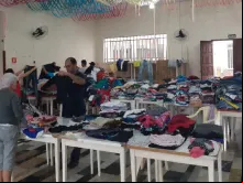 Igreja recebe doações para atingidos por chuvas.