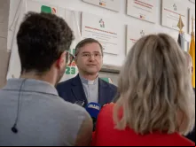 Dom Américo Aguiar fala com jornalistas