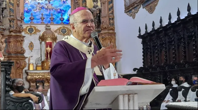 Dom-Fernando-Saburido-Uso-Mascara_Foto-Arquidiocese-Olidan-Recife.jpg ?? 