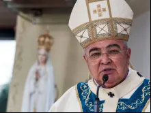Dom Orani na réplica da capela das aparições de Fátima, no Rio de Janeiro.