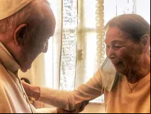 Papa Francisco com a escritora e sobrevivente do Holocausto Edith Bruck, em 20 de fevereiro de 2021