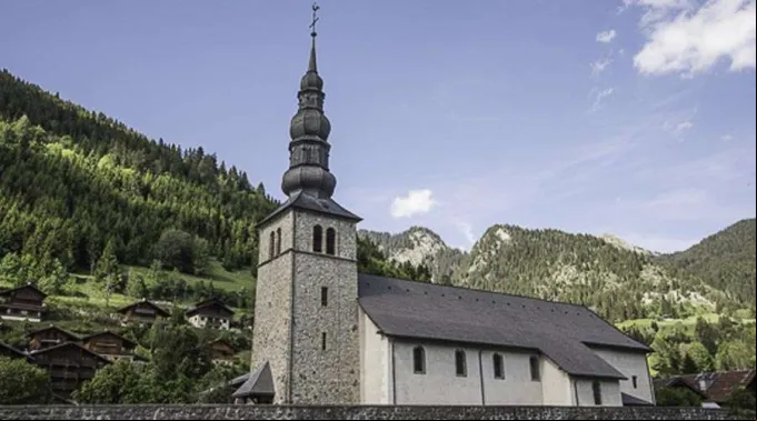 Eglise_Saint_Maurice_La_Chapelle_dAbondance_DiocesisAnnecy_071117.jpg ?? 