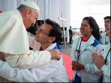 Papa Francisco com jovens paraguaios 