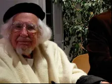 Ernesto Cardenal durante uma leitura no centro da paróquia protestante em Polch (Alemanha
