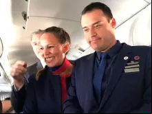 Paula Podest e Carlos Ciuffardi, os tripulantes que o Papa Francisco casou a bordo do voo no Chile.