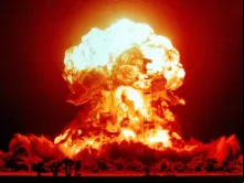 Explosão de uma bomba nuclear na área de teste de Nevada (18 de abril de 1953). Crédito: Courtesy of National Nuclear Security istration, Nevada Site Office