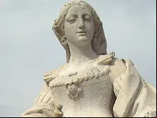 Estátua de Isabel a Católica nos Jardins de Sabatini, Madri (Espanha).