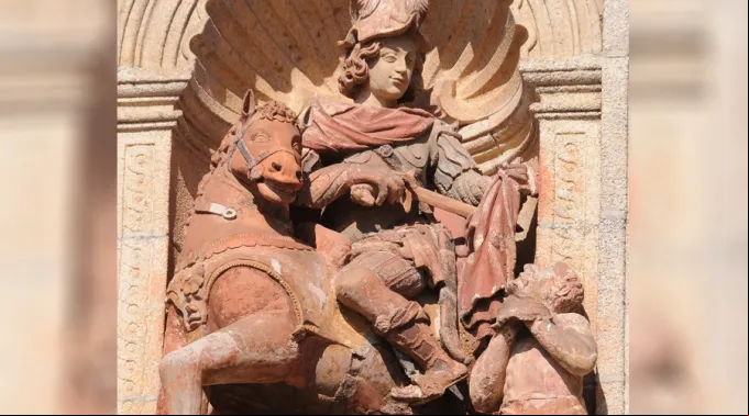 EstatuadeSaoMartinho_Wikipedia.jpg ?? 