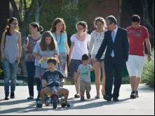 EstelaFerrón e Eduardo García com seus oito filhos.