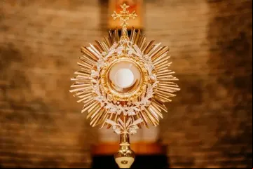 Eucaristia_VaticanMedia_140422.jpg