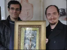 Carlos Evaristo e Fábio Farah na Lipsanotheca, com fragmentos das relíquias da Paixão de Cristo 