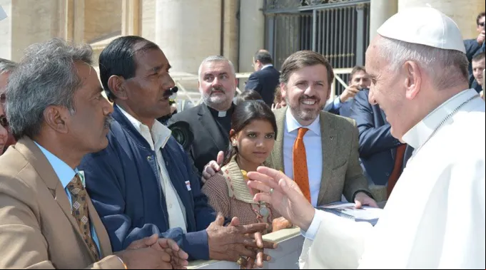 FamiliaAsiaBibi_PapaFrancisco_VaticanMedia_22022018.jpg ?? 