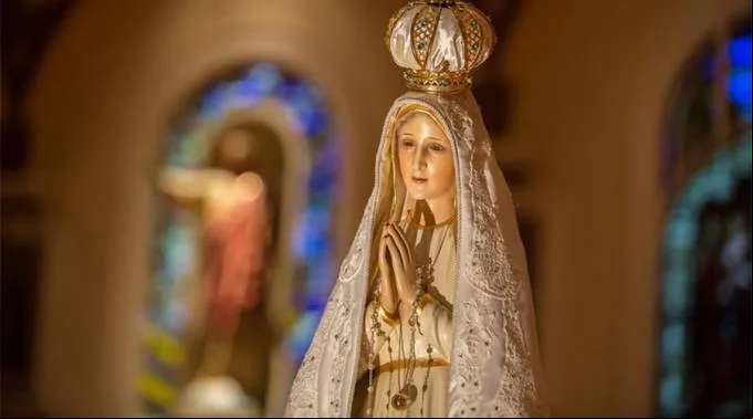 Fatima_FlickrOurLadyOfFatimaPilgrimStatueCC_BY_SA_20_120516.jpg