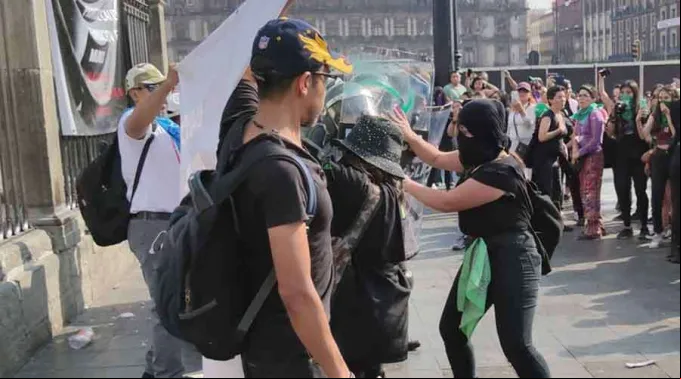 Feminista-ataca-providas-marcha-8m-David-Ramos-ACI-100320.jpg ?? 