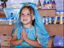 A pequena Emanuelly em sua festinha de Nossa Senhora Aparecida 