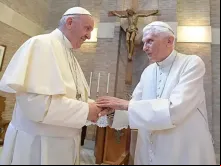 Papa Francisco e Bento XVI.