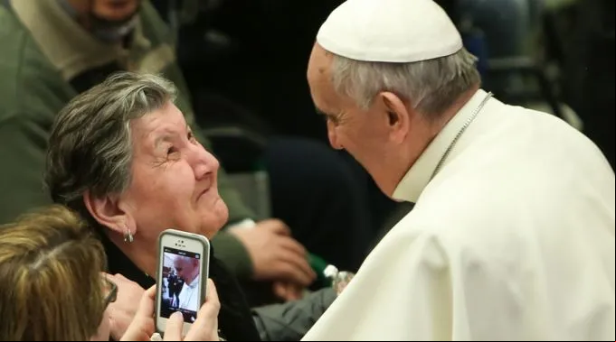 FranciscoAnciana_DanielIbanez_ACIPrensa_040315.jpg ?? 