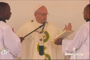 FranciscoCronicaMisaKenia.jpg