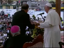 Francisco no Santuário de El Quinche.