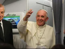 Papa Francisco em uma coletiva de imprensa no avião papal.