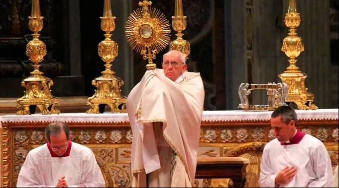 FranciscoEucaristia_AlenHoldrenACIPrensa_121115.jpg ?? 
