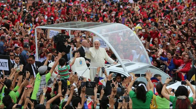 FranciscoFilipinasEncuentroJovenes_AlanHoldren_ACIPrensa.jpg ?? 