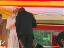 Papa Francisco no encontro com jovens em Uganda.