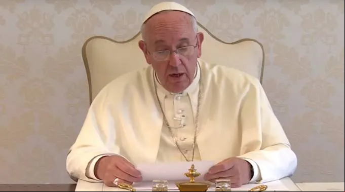 FranciscoLeyendo_YoutubeCentroTelevisivoVaticanoCapturaVideo_040115.jpg ?? 