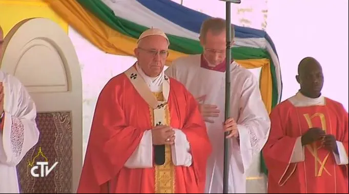 FranciscoMisaBanguiCARNota_CapturaYoutube_301115.jpg ?? 