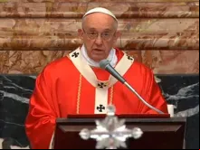 Papa Francisco durante a Missa de hoje pelos bispos e cardeais falecidos na Basílica de São Pedro.