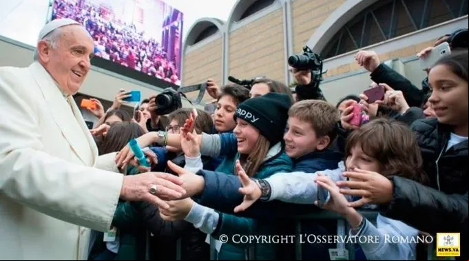 FranciscoNinos_LOsservatoreRomano.jpg ?? 